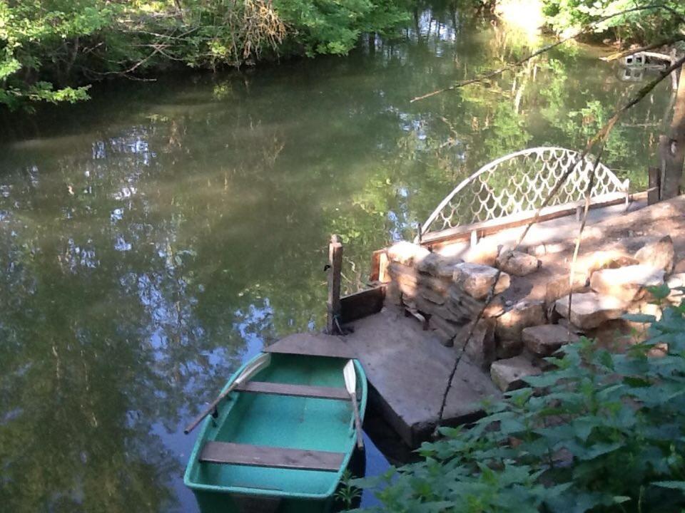 Bed and Breakfast En bord de rivière à Casseneuil Extérieur photo