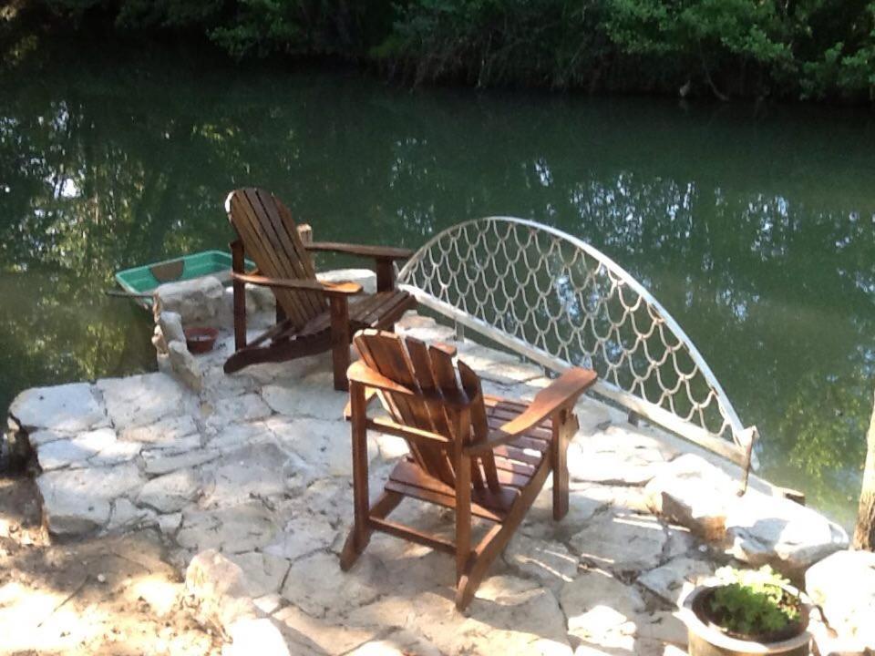 Bed and Breakfast En bord de rivière à Casseneuil Extérieur photo