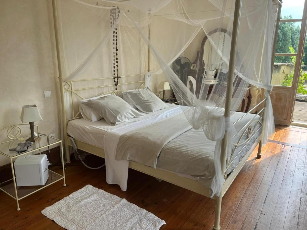 Bed and Breakfast En bord de rivière à Casseneuil Extérieur photo
