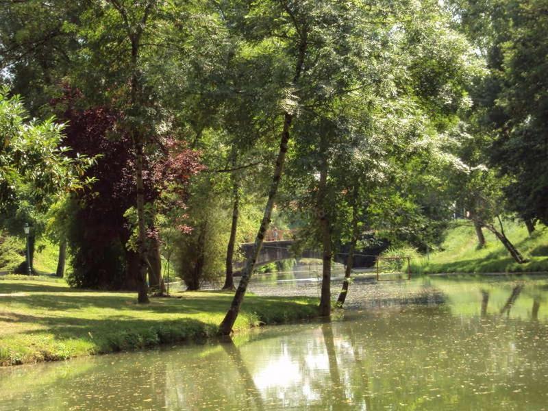 Bed and Breakfast En bord de rivière à Casseneuil Extérieur photo
