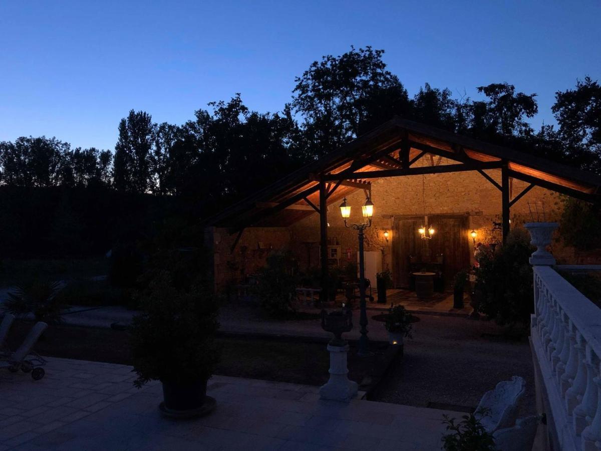 Bed and Breakfast En bord de rivière à Casseneuil Extérieur photo