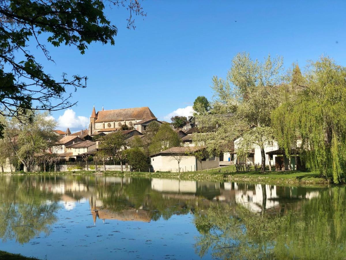 Bed and Breakfast En bord de rivière à Casseneuil Extérieur photo
